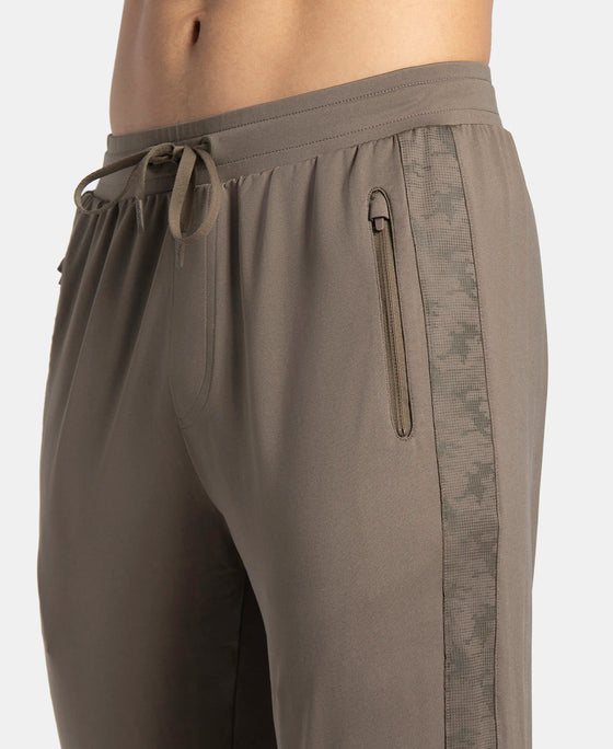 Microfiber Elastane Stretch Jogger with Zipper Pockets and StayDry Treatment - Green